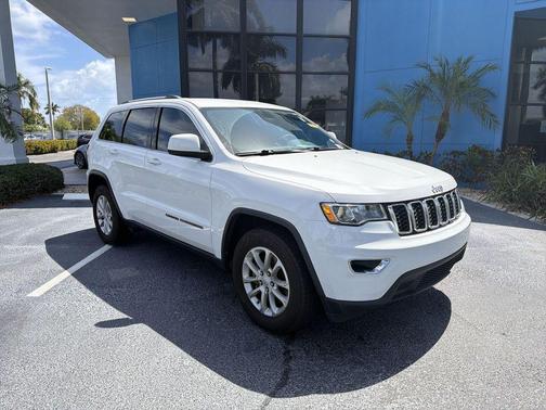 Bright White Clearcoat 2021 Jeep Grand Cherokee Laredo