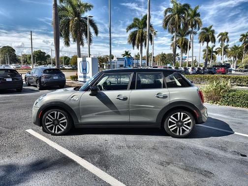Moonwalk Grey Metallic 2021 MINI Hardtop Cooper S