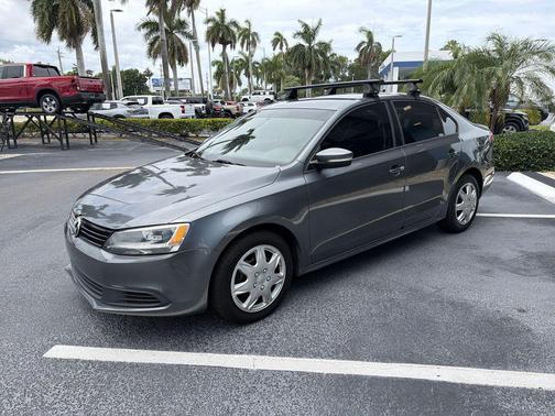 Platinum Gray Metallic 2014 Volkswagen Jetta Auto SE