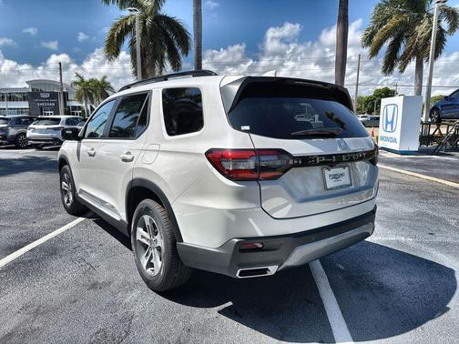 Platinum White Pearl 2026 Honda Pilot Black Edition