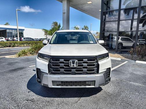 Platinum White Pearl 2026 Honda Pilot Black Edition