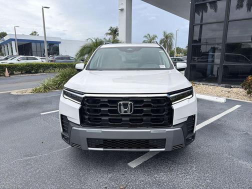 Platinum White Pearl 2026 Honda Pilot Elite