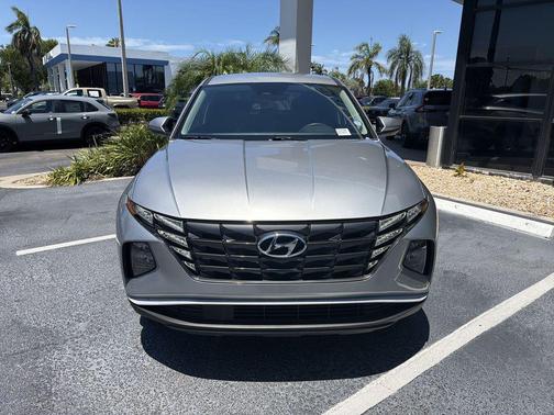 Shimmering Silver 2023 Hyundai TUCSON SE