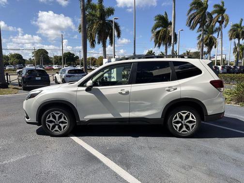 Crystal White Pearl 2022 Subaru Forester Premium