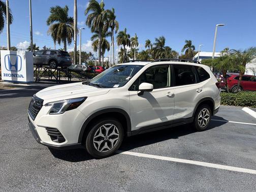 Crystal White Pearl 2022 Subaru Forester Premium