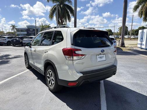 Crystal White Pearl 2022 Subaru Forester Premium