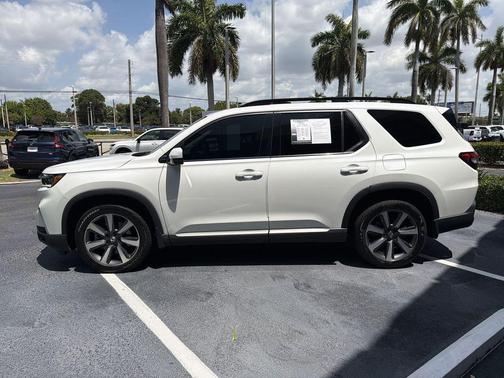 Platinum White Pearl 2023 Honda Pilot AWD Elite