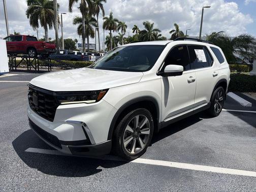 Platinum White Pearl 2023 Honda Pilot AWD Elite