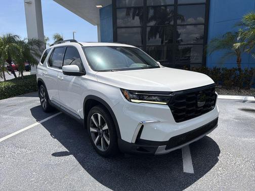 Platinum White Pearl 2023 Honda Pilot AWD Elite