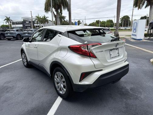Blizzard Pearl 2020 Toyota C-HR LE
