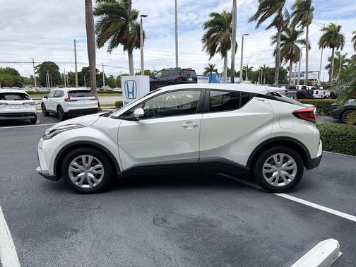 Blizzard Pearl 2020 Toyota C-HR LE