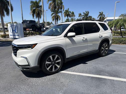 Platinum White 2023 Honda Pilot Touring 8-Passenger