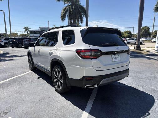 Platinum White 2023 Honda Pilot Touring 8-Passenger