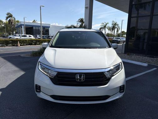 Platinum White Pearl 2024 Honda Odyssey Touring