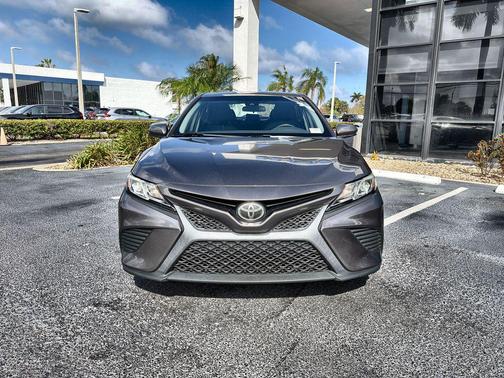 Predawn Gray Mica 2018 Toyota Camry SE