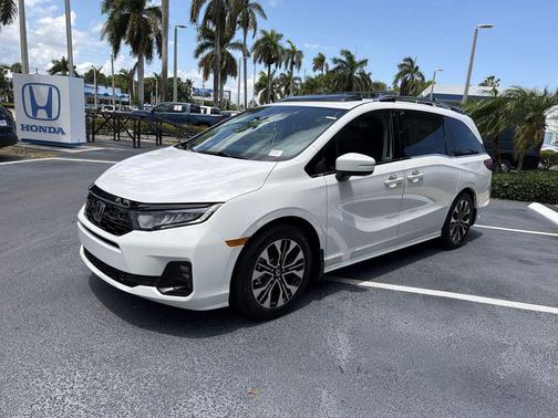 Platinum White Pearl 2026 Honda Odyssey Elite