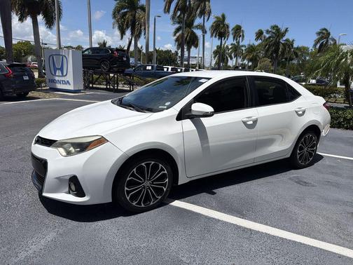 Super White 2016 Toyota Corolla S Plus