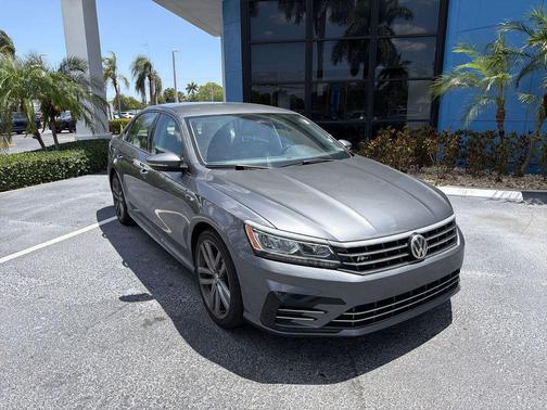 Platinum Gray Metallic 2018 Volkswagen Passat 2.0T R-Line