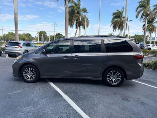Predawn Gray Mica 2019 Toyota Sienna XLE