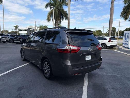 Predawn Gray Mica 2019 Toyota Sienna XLE