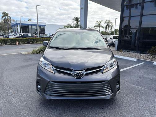 Predawn Gray Mica 2019 Toyota Sienna XLE