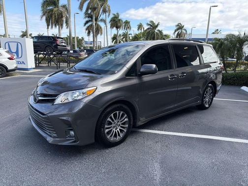 Predawn Gray Mica 2019 Toyota Sienna XLE