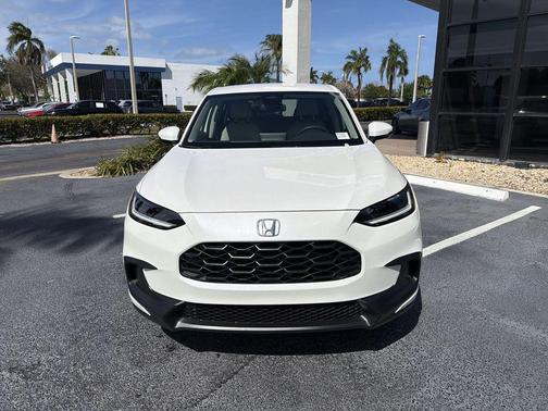 Platinum White Pearl 2026 Honda HR-V LX