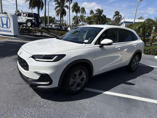 Platinum White Pearl 2026 Honda HR-V LX