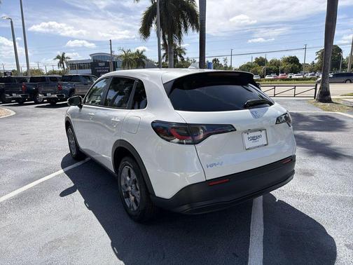 Platinum White Pearl 2026 Honda HR-V LX