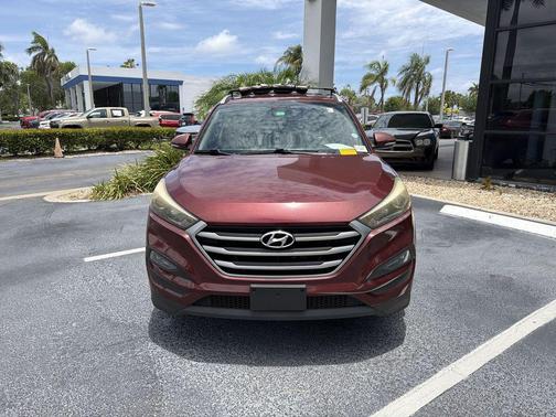 Ruby Wine 2017 Hyundai TUCSON SE Plus