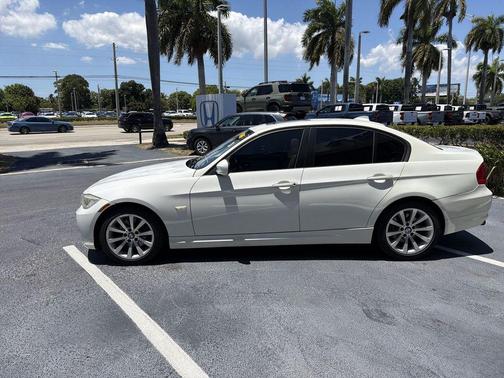 Alpine White 2011 BMW 328 328i