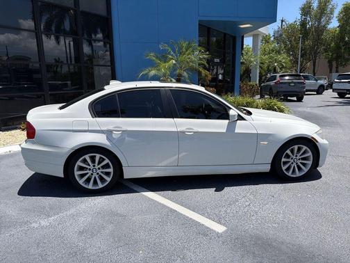 Alpine White 2011 BMW 328 328i