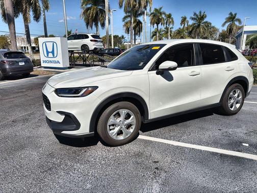 Platinum White Pearl 2024 Honda HR-V LX