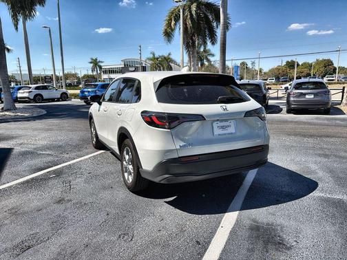 Platinum White Pearl 2024 Honda HR-V LX