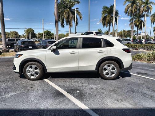 Platinum White Pearl 2024 Honda HR-V LX