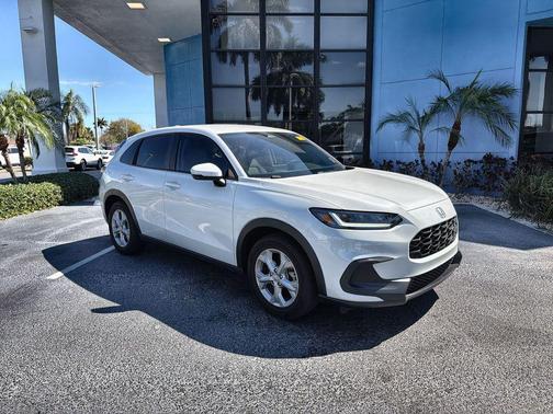 Platinum White Pearl 2024 Honda HR-V LX