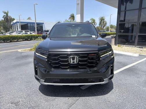 Crystal Black Pearl 2025 Honda Pilot TrailSport