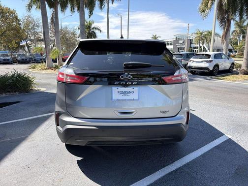 ICONIC SILVER 2021 Ford Edge SE