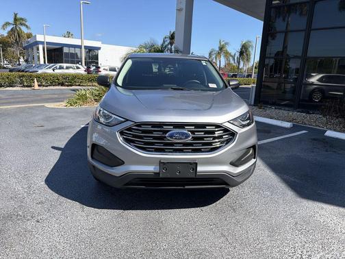 ICONIC SILVER 2021 Ford Edge SE