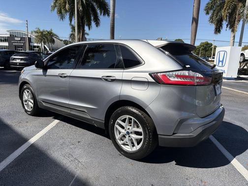 ICONIC SILVER 2021 Ford Edge SE