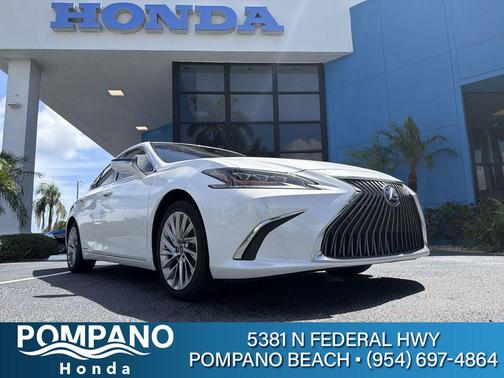 Eminent White Pearl 2021 Lexus ES 300h Ultra Luxury
