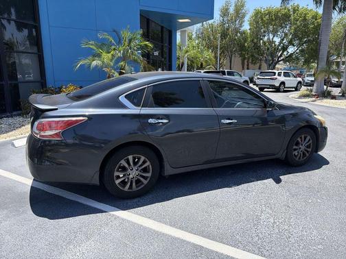 Storm 2015 Nissan Altima 2.5 S