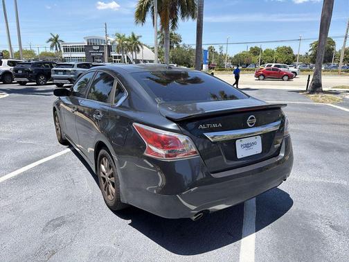Storm 2015 Nissan Altima 2.5 S