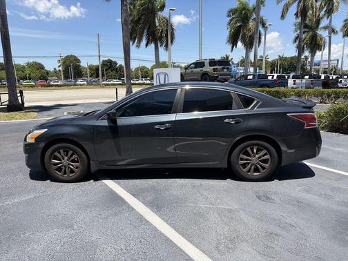 Storm 2015 Nissan Altima 2.5 S