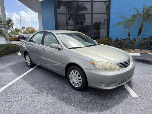 Mineral Green Opalescent 2005 Toyota Camry LE