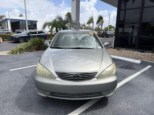 Mineral Green Opalescent 2005 Toyota Camry LE