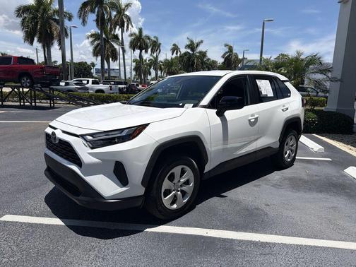 Ice Cap 2025 Toyota RAV4 LE