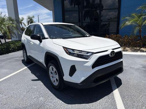 Ice Cap 2025 Toyota RAV4 LE