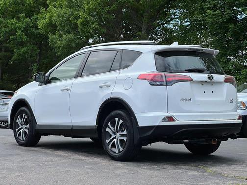 Super White 2016 Toyota RAV4 LE