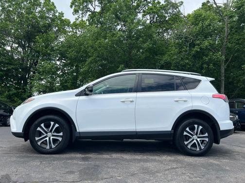 Super White 2016 Toyota RAV4 LE
